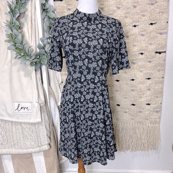 H&M Black and Gray floral A-line Mini Dress with Mock Neck size 6 - Picture 1 of 8